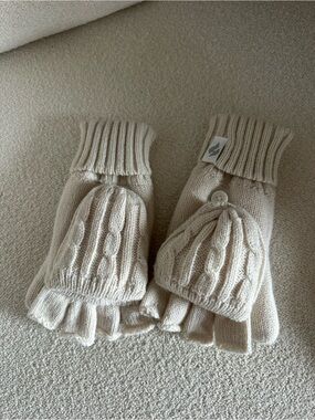 Womans Convertible Fingerless Gloves in Cream